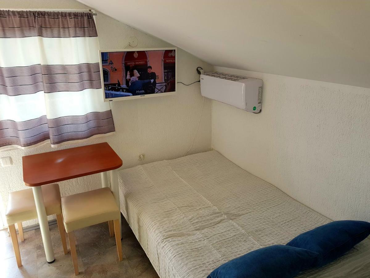 Apartments Marko Vir Luaran gambar