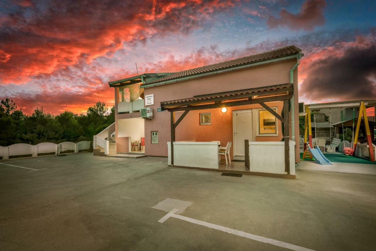 Apartments Marko Vir Luaran gambar